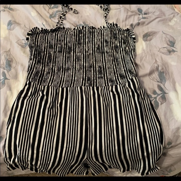 Black and white romper - Picture 1 of 3